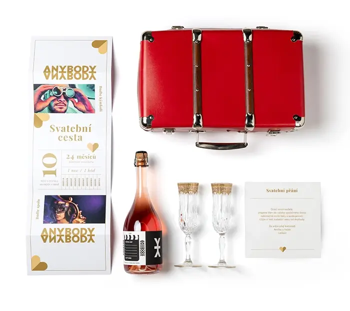 Gift voucher Honeymoon Forever with red suitcase